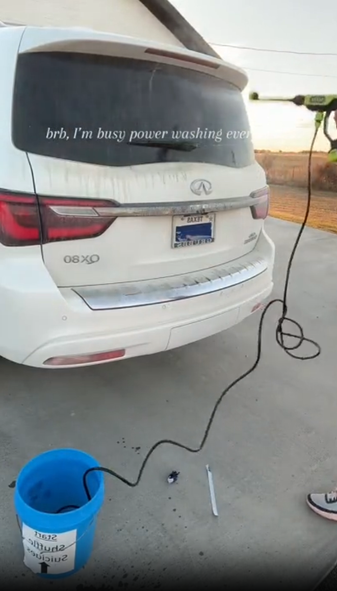 Easy cleaning around tight areas